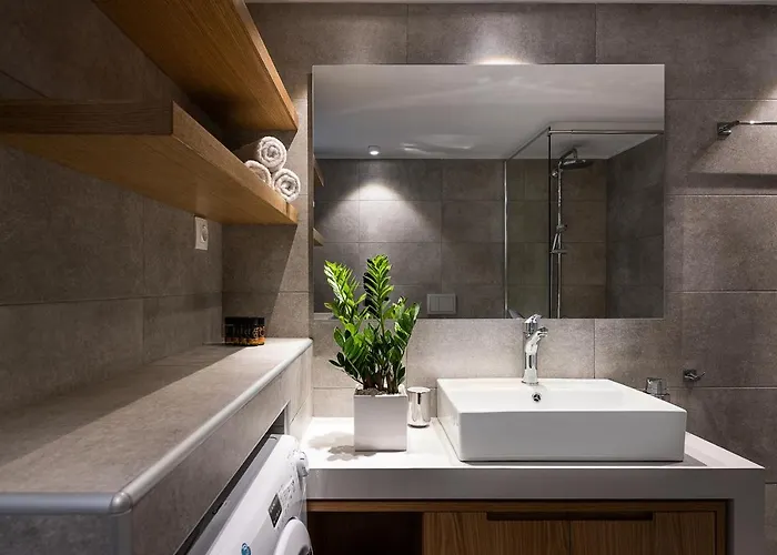 West * Hriszí Aktí Haniá